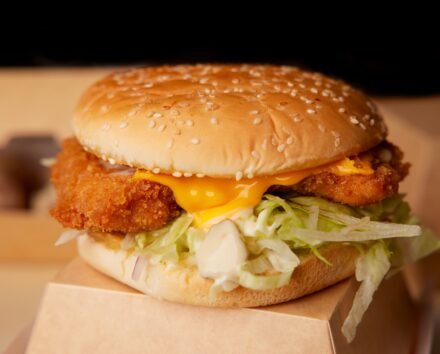 Korean Chicken 2021.06.25 103A8122 440x354 - Chicken Burger